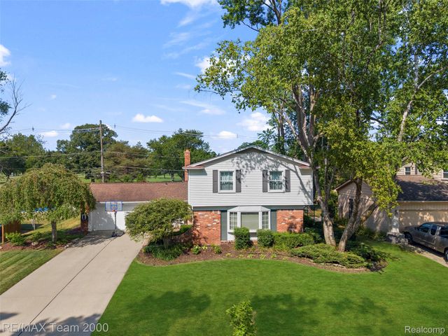 15785 Edgewood Street, Livonia, MI 48154