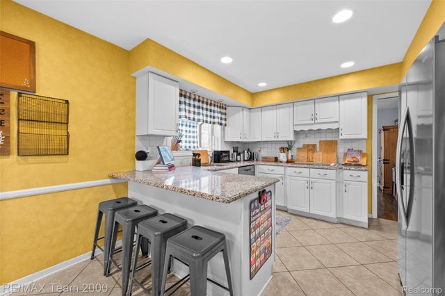 15785 Edgewood Street, Livonia, MI 48154
