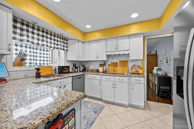 15785 Edgewood Street, Livonia, MI 48154