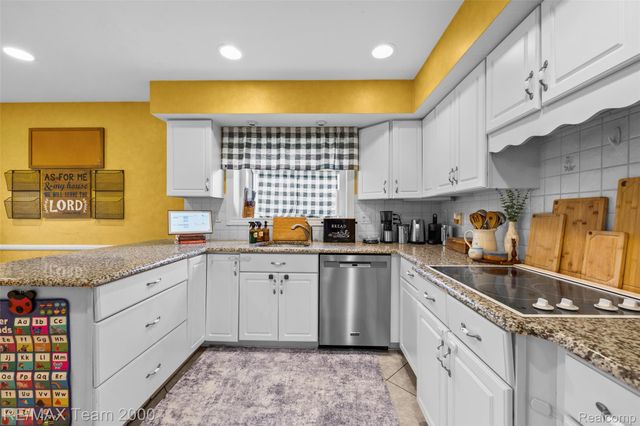 15785 Edgewood Street, Livonia, MI 48154