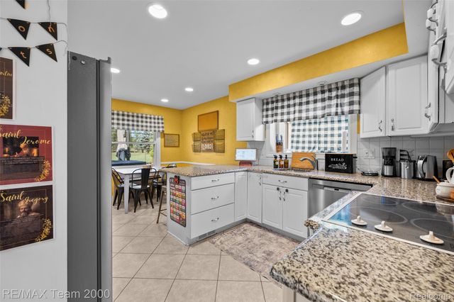 15785 Edgewood Street, Livonia, MI 48154