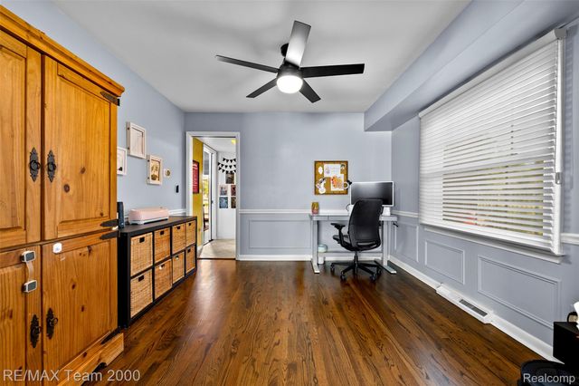 15785 Edgewood Street, Livonia, MI 48154