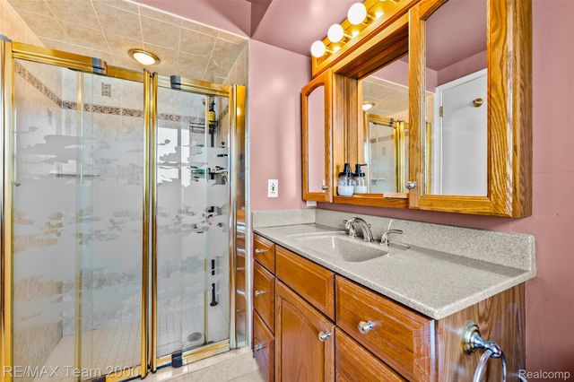 15785 Edgewood Street, Livonia, MI 48154