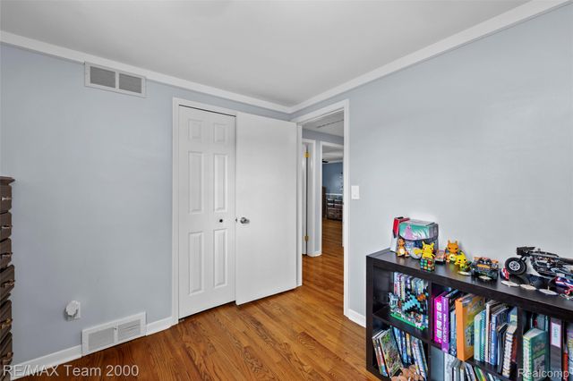 15785 Edgewood Street, Livonia, MI 48154