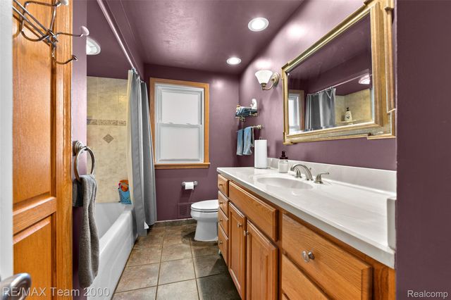 15785 Edgewood Street, Livonia, MI 48154