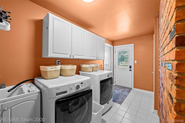 15785 Edgewood Street, Livonia, MI 48154