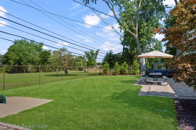 15785 Edgewood Street, Livonia, MI 48154