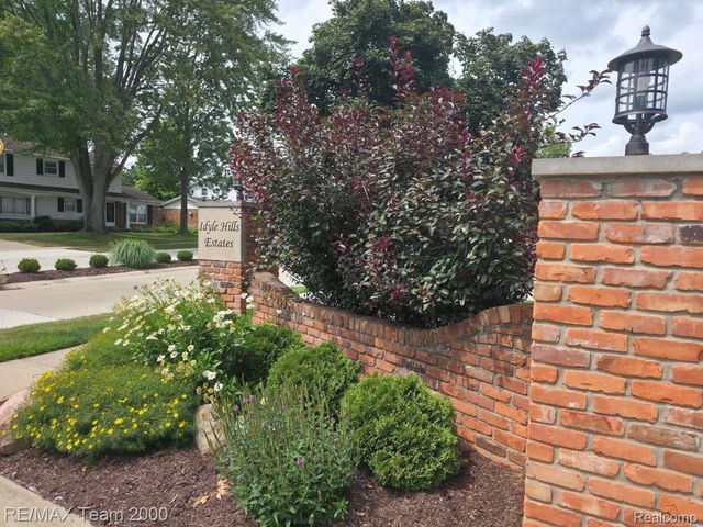 15785 Edgewood Street, Livonia, MI 48154