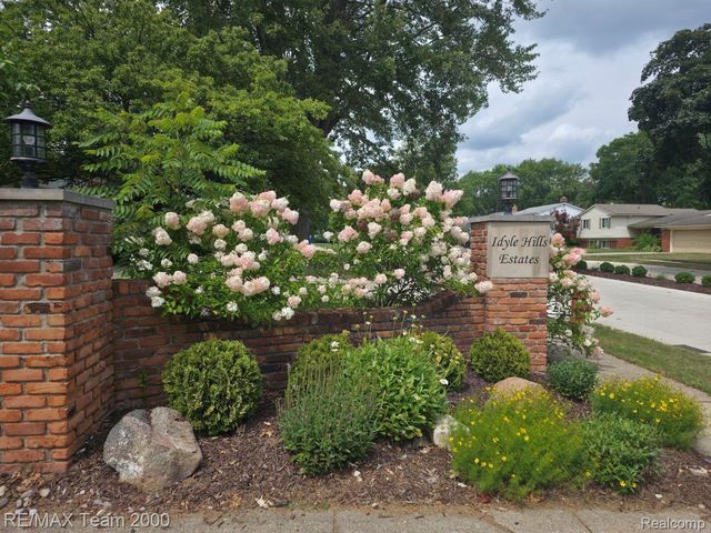 15785 Edgewood Street, Livonia, MI 48154