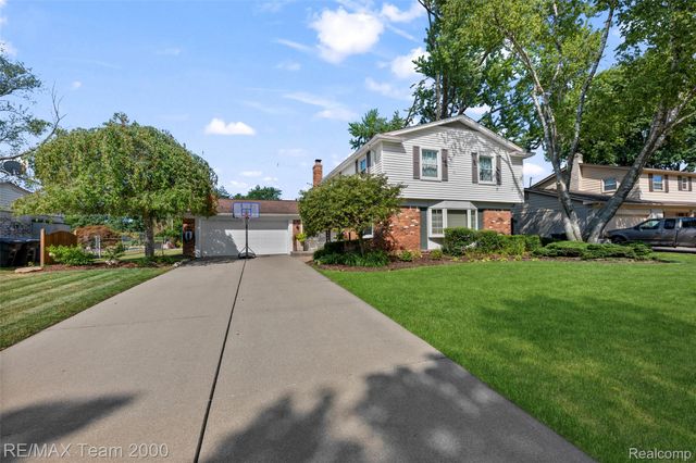 15785 Edgewood Street, Livonia, MI 48154