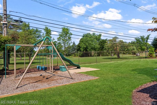 15785 Edgewood Street, Livonia, MI 48154