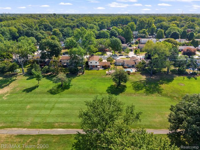 15785 Edgewood Street, Livonia, MI 48154