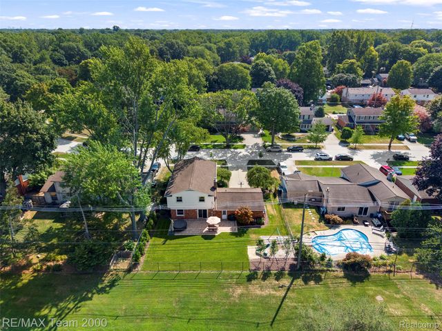 15785 Edgewood Street, Livonia, MI 48154