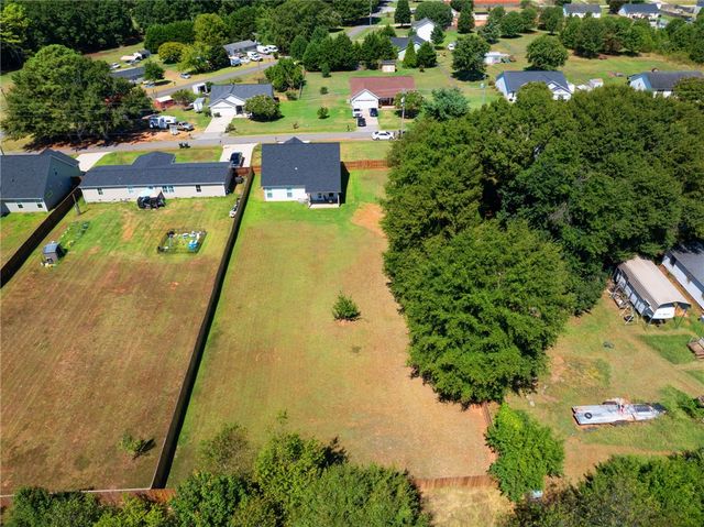 102 Turkey Trot Road, Williamston, SC 29697