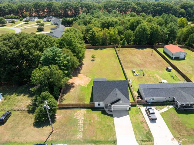 102 Turkey Trot Road, Williamston, SC 29697