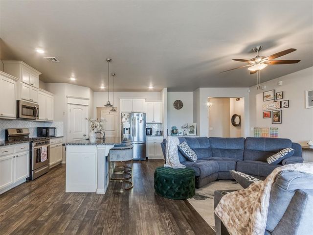 10621 Little Sallisaw Creek Drive, Yukon, OK 73099