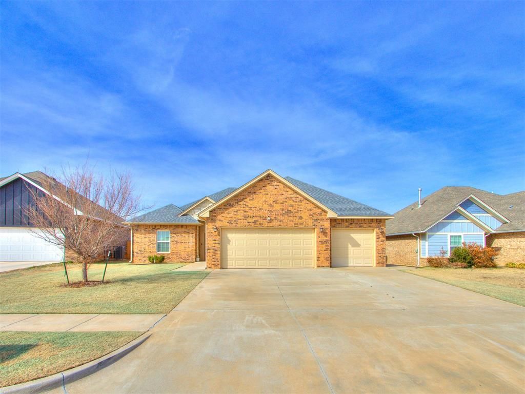 10621 Little Sallisaw Creek Drive, Yukon, OK 73099