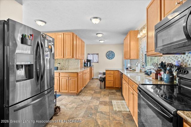 2689 Narrow Lake Road, Charlotte, MI 48813