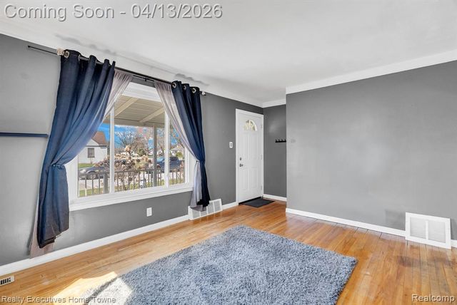 29940 John J Street, Roseville, MI 48066