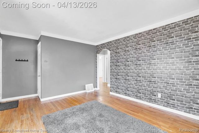 29940 John J Street, Roseville, MI 48066