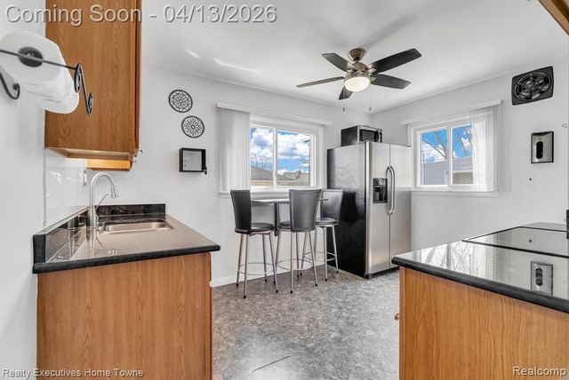 29940 John J Street, Roseville, MI 48066