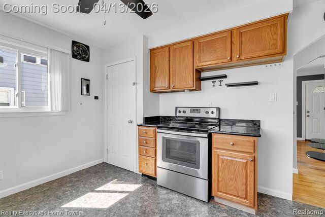 29940 John J Street, Roseville, MI 48066