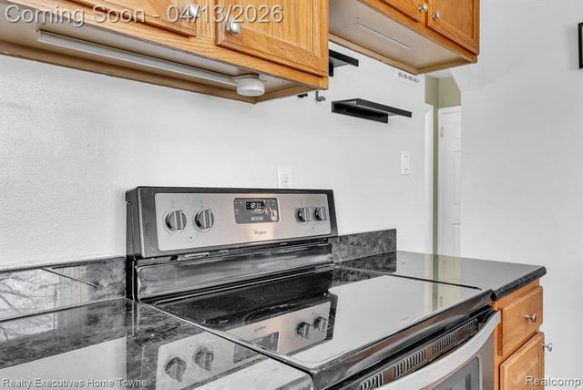 29940 John J Street, Roseville, MI 48066