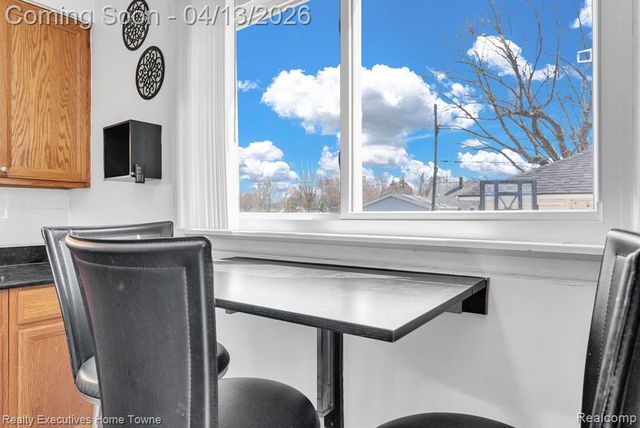 29940 John J Street, Roseville, MI 48066