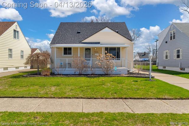 29940 John J Street, Roseville, MI 48066