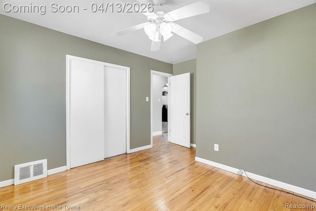 29940 John J Street, Roseville, MI 48066