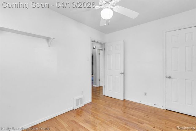 29940 John J Street, Roseville, MI 48066