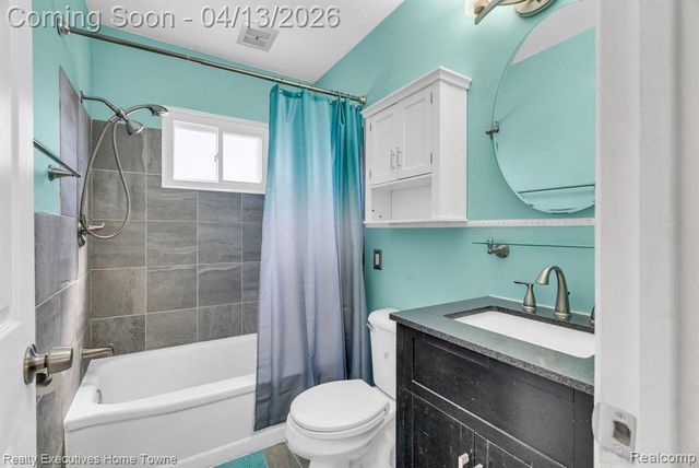 29940 John J Street, Roseville, MI 48066