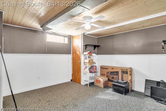 29940 John J Street, Roseville, MI 48066