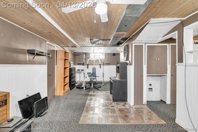 29940 John J Street, Roseville, MI 48066