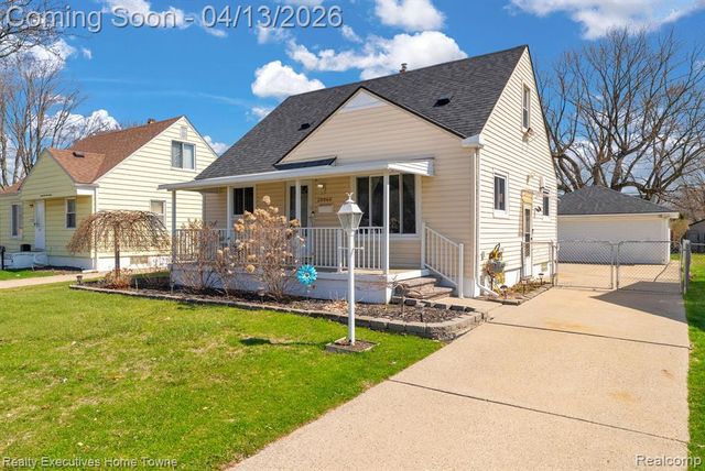 29940 John J Street, Roseville, MI 48066