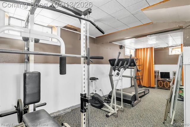 29940 John J Street, Roseville, MI 48066