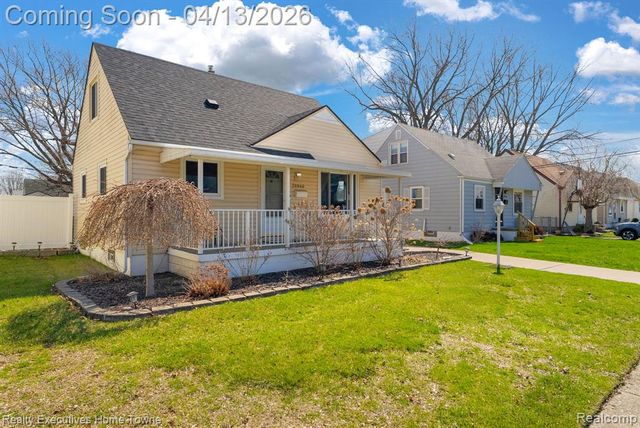 29940 John J Street, Roseville, MI 48066