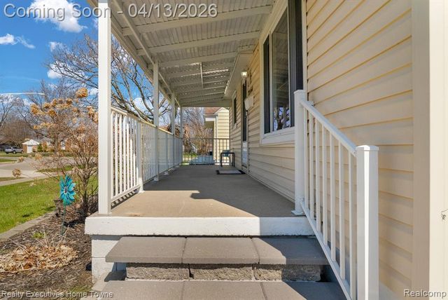 29940 John J Street, Roseville, MI 48066