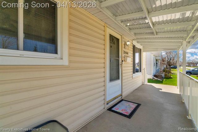 29940 John J Street, Roseville, MI 48066