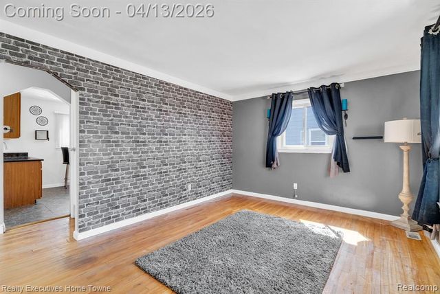 29940 John J Street, Roseville, MI 48066