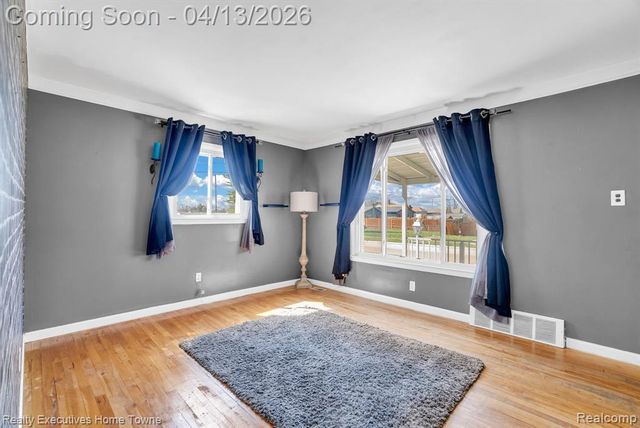 29940 John J Street, Roseville, MI 48066