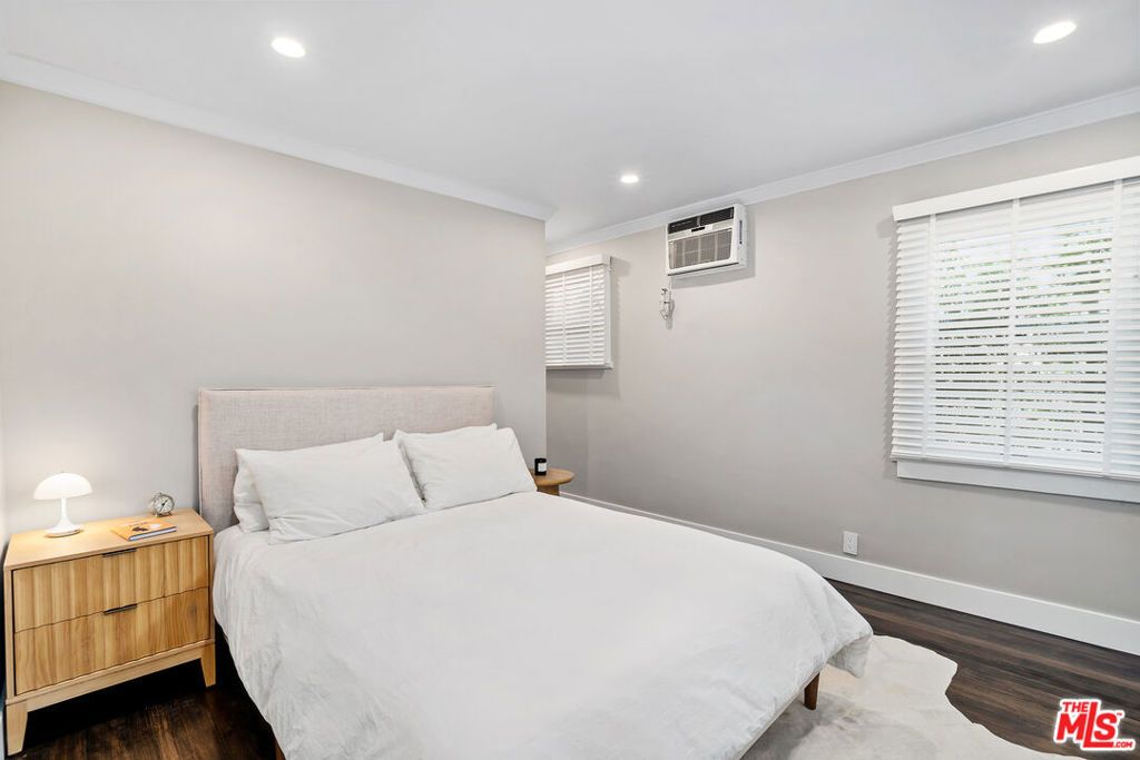 Image 19 of property listing at 1233 N Genesee Avenue, Los Angeles, CA 90046