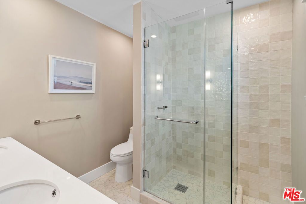 Image 20 of property listing at 1233 N Genesee Avenue, Los Angeles, CA 90046