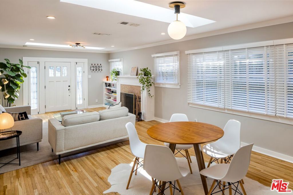 Image 6 of property listing at 1233 N Genesee Avenue, Los Angeles, CA 90046