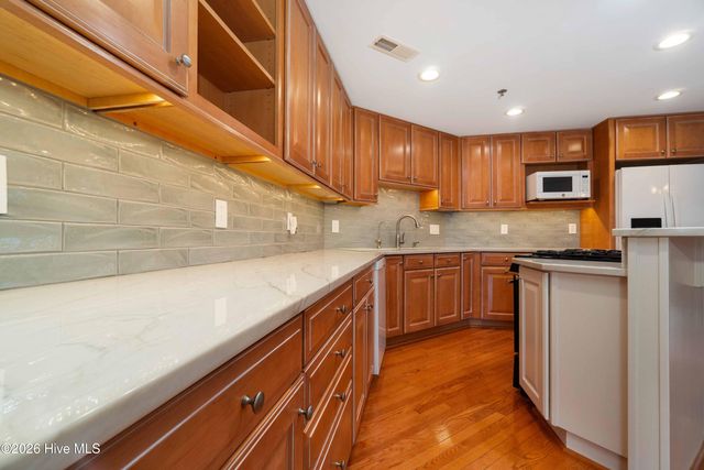 300 Midyette Street B5, Oriental, NC 28571