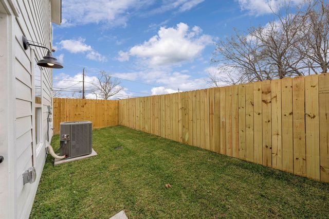 8832 Curry Road, Houston, TX 77093