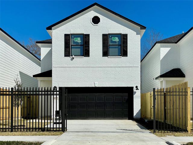 8832 Curry Road, Houston, TX 77093