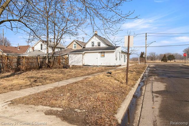 1270 E 1st Street, Monroe, MI 48161