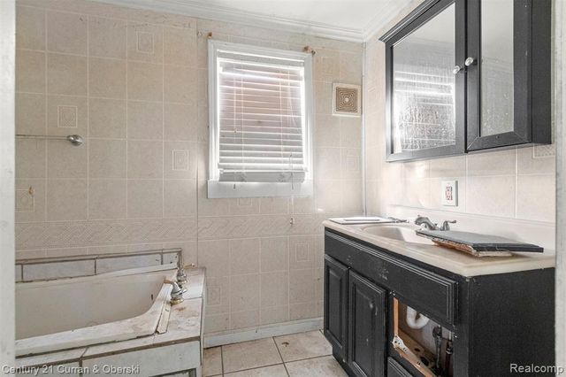 1270 E 1st Street, Monroe, MI 48161