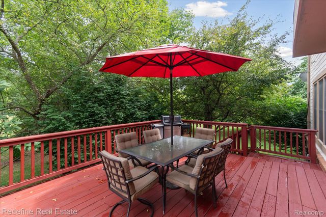 2841 Treyburn Lane, West Bloomfield Charter Township, MI 48324